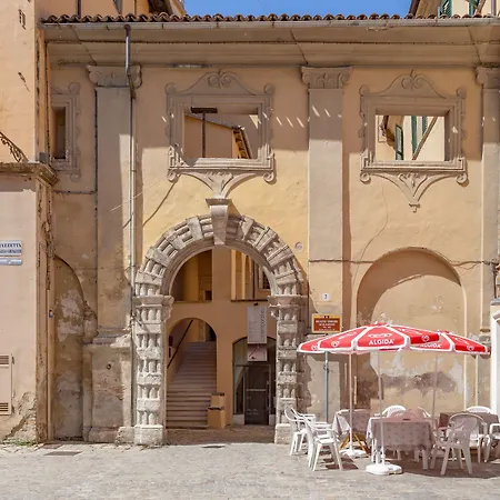 酒店 Dimora Storica Lo Svevo 耶西